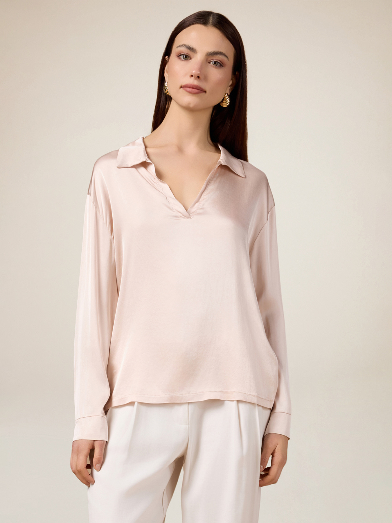 Satin-Bluse mit V-Ausschnitt image number 0