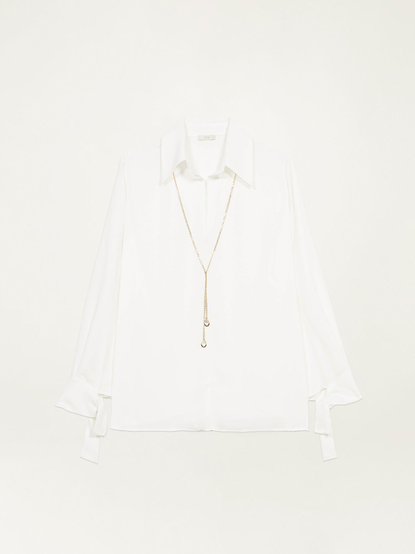 Bluse aus Georgette mit Kette image number 3