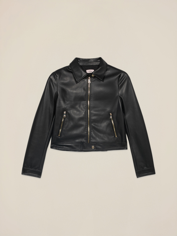 Short nail with zipper and buttons