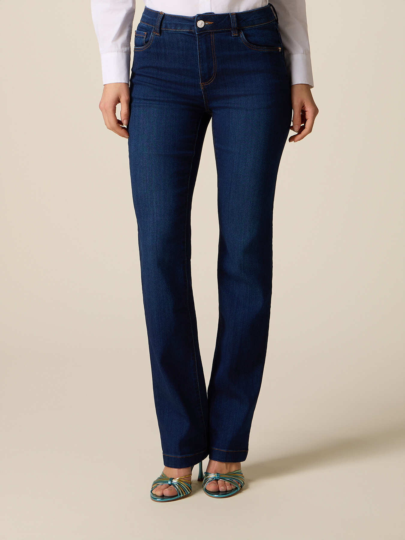 Regular Jeans aus Denim mit dekorativen Nieten image number 3