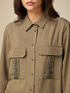 Camisa con bolsillos bordados image number 2