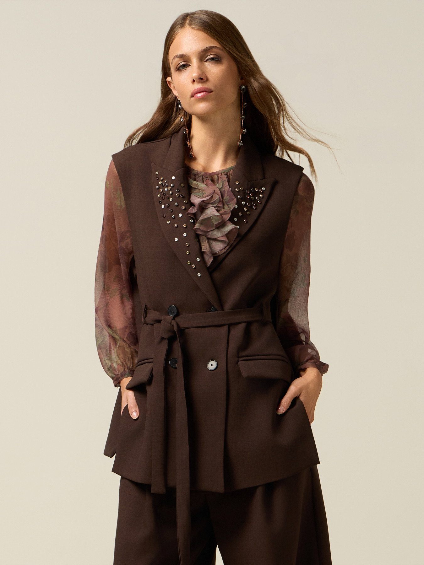 Gilet crois&eacute; avec clous et sertissures image number 0