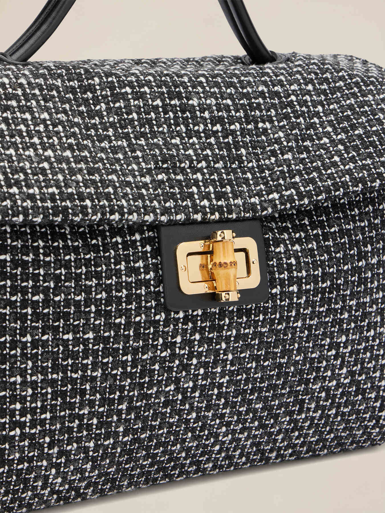 Bolso de tweed con cierre met&aacute;lico image number 4