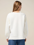 Sweat-shirt ferm&eacute; avec broderies sur les manches image number 1