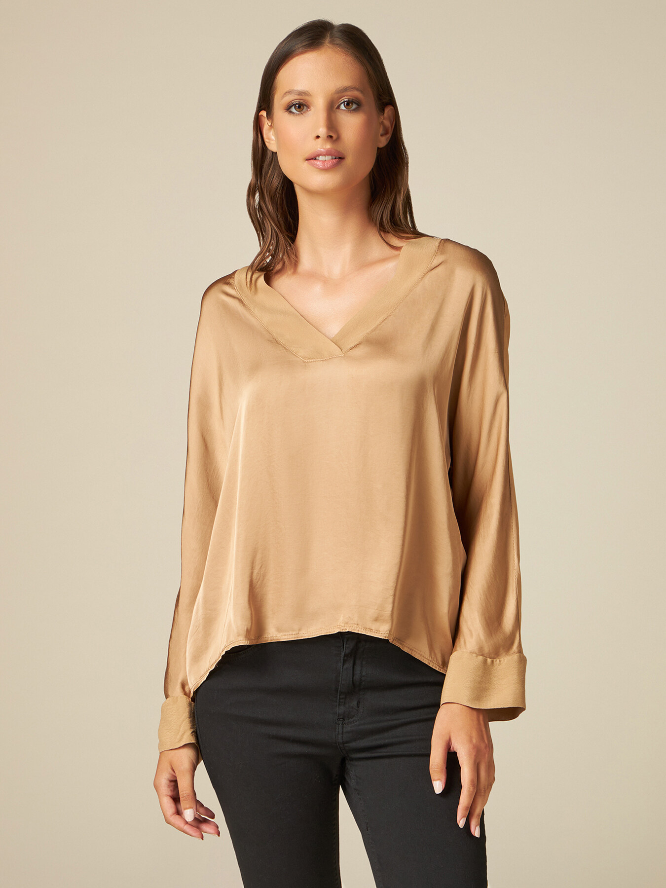 Blusa in raso manica scesa main image 1