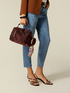 Borsa a tracolla con foulard, catena e mini pouch image number 0