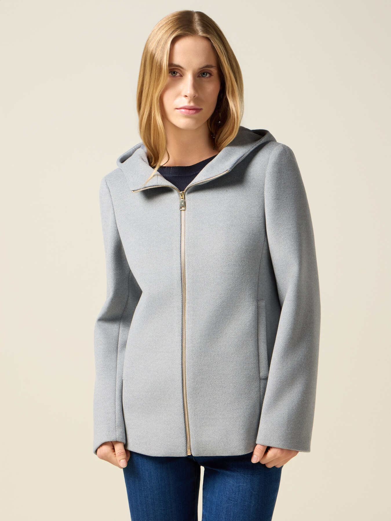 Cappotto corto con cappuccio e zip image number 0