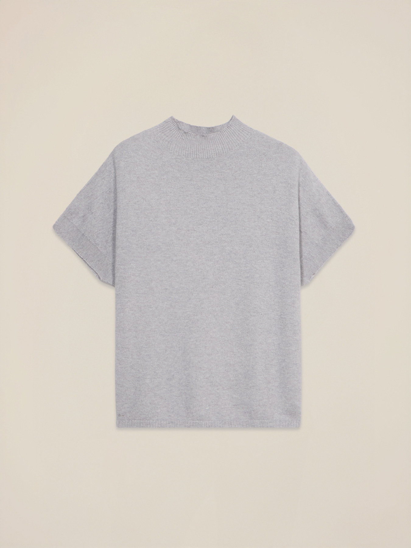 Short-sleeve turtleneck sweater image number 3