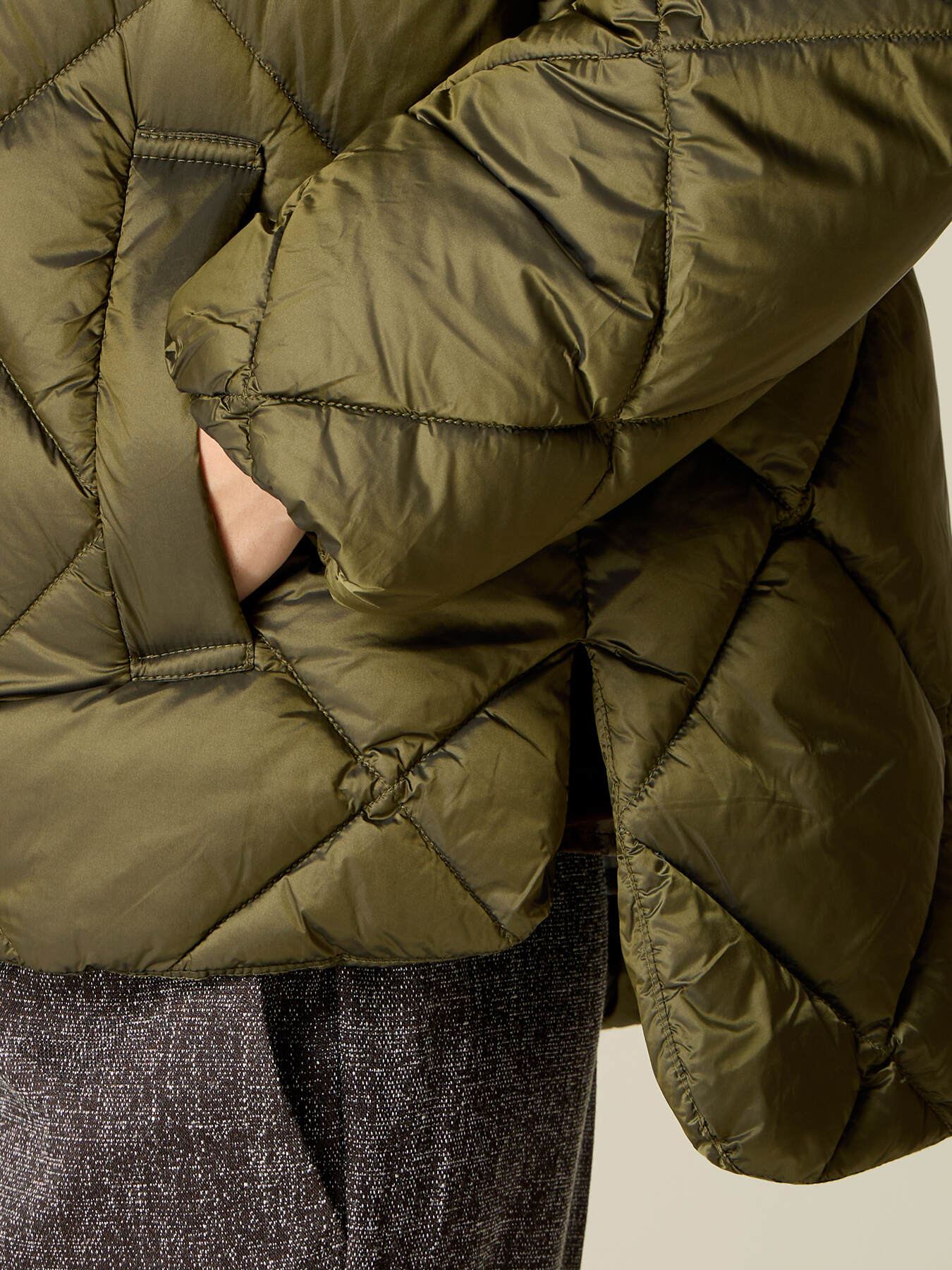 Quilted oversized puffer jacket with hood image number 2