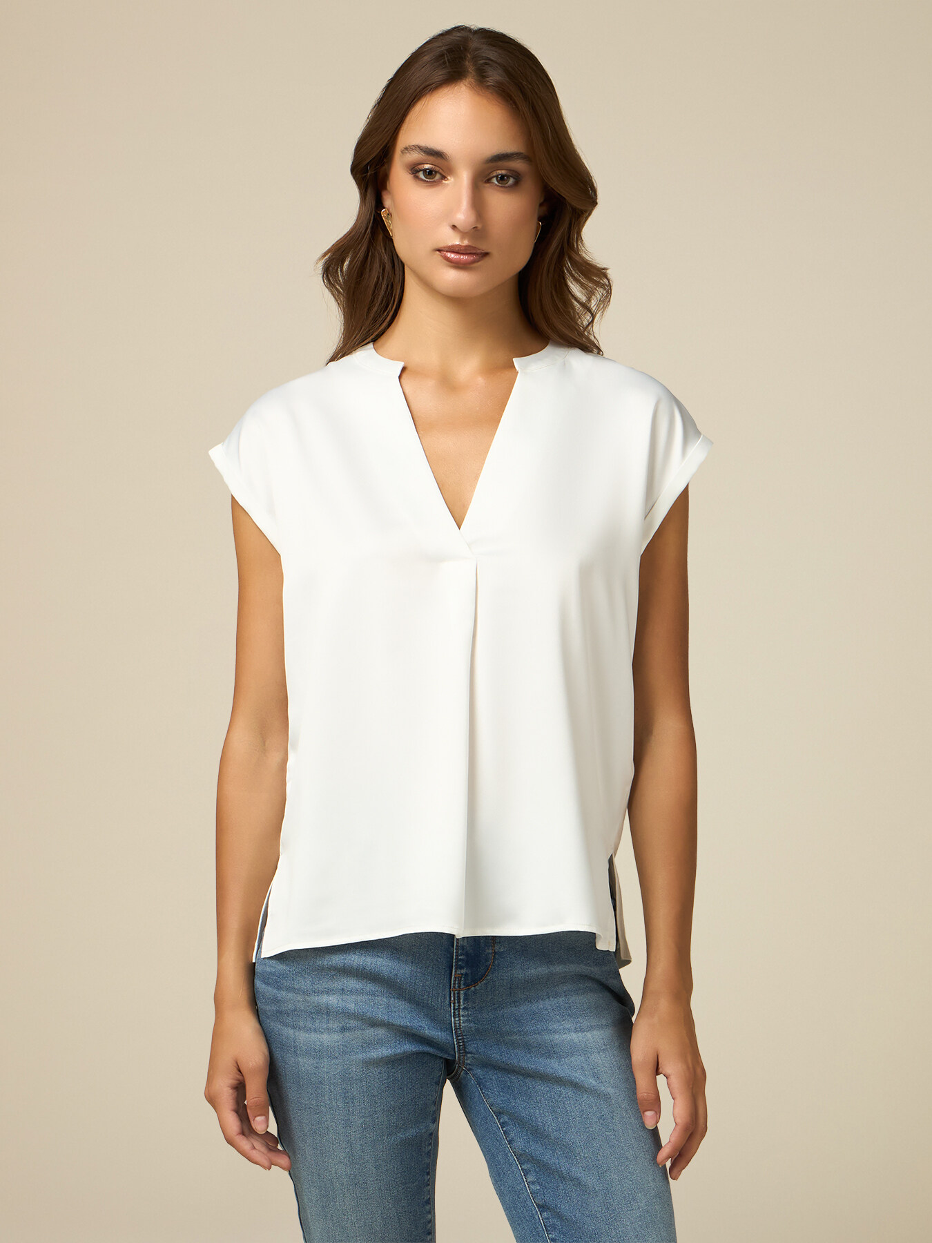 Camiseta bimateria con escote de pico image number 0