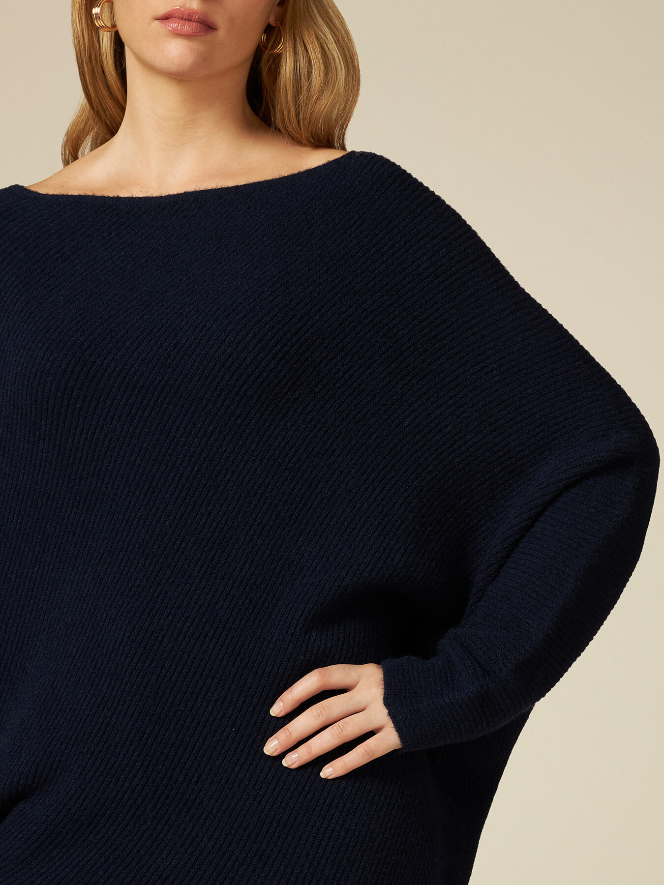 Pull asym&eacute;trique sans coutures image number 2