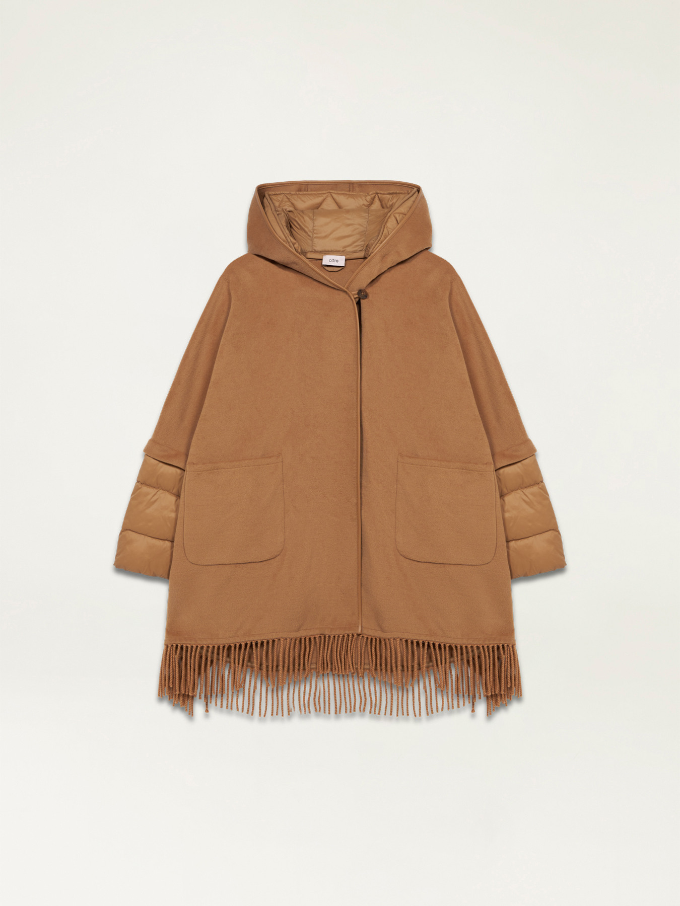 Maxi cape avec franges et parties rembourr&eacute;es image number 4