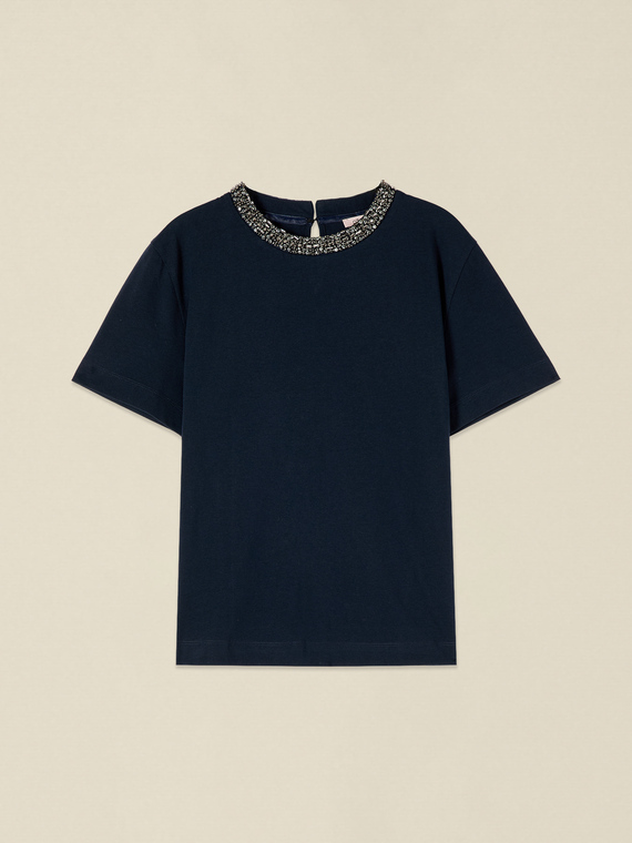 T-shirt in cotone con collo gioiello