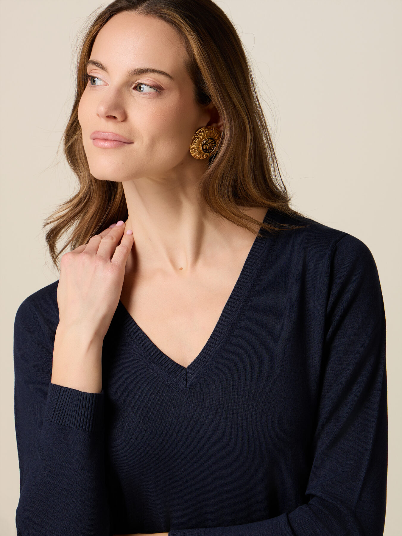 Viscose blend V-neck sweater image number 2