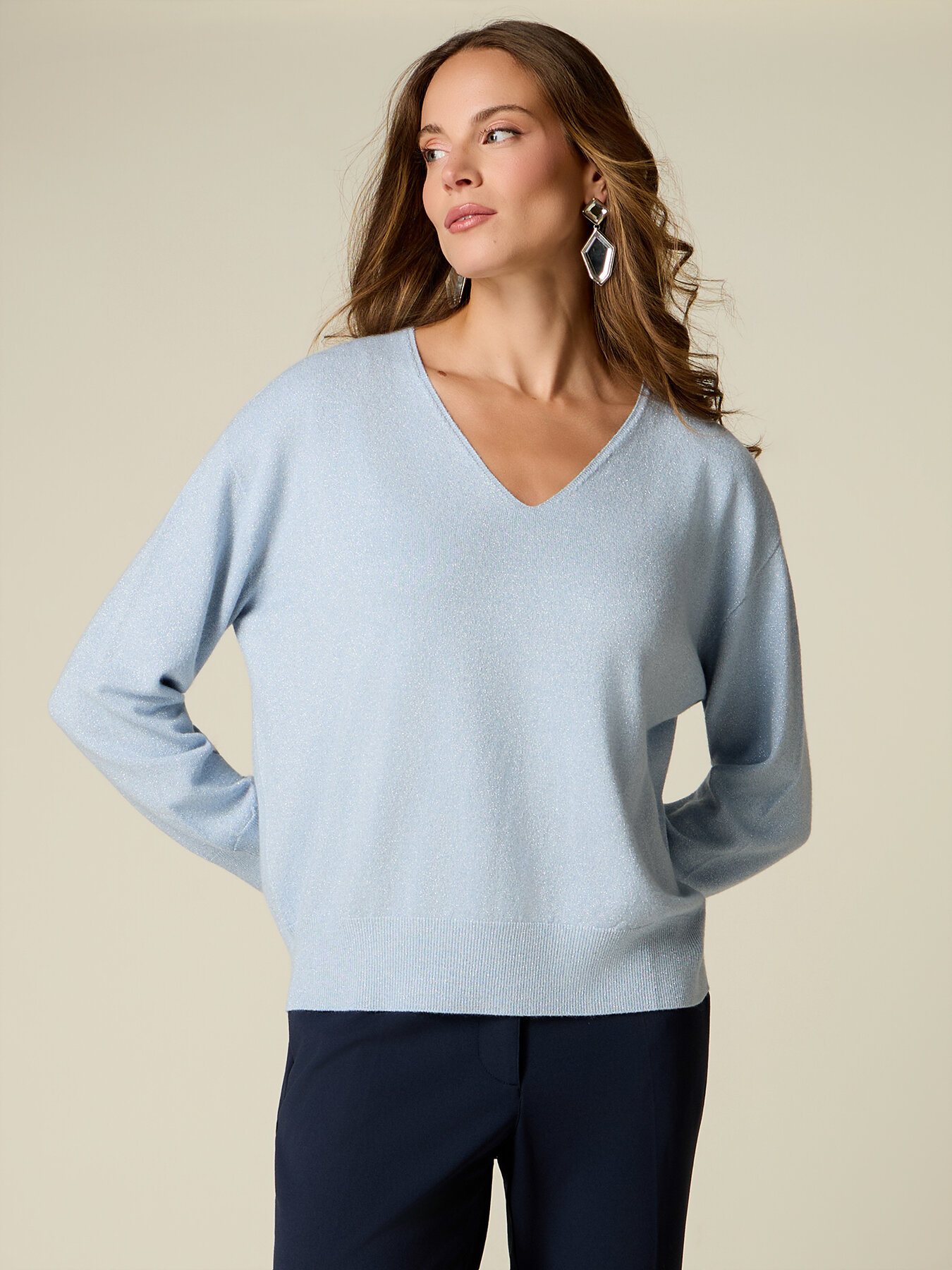 Pull d&eacute;collet&eacute; en V m&eacute;lange viscose image number 0