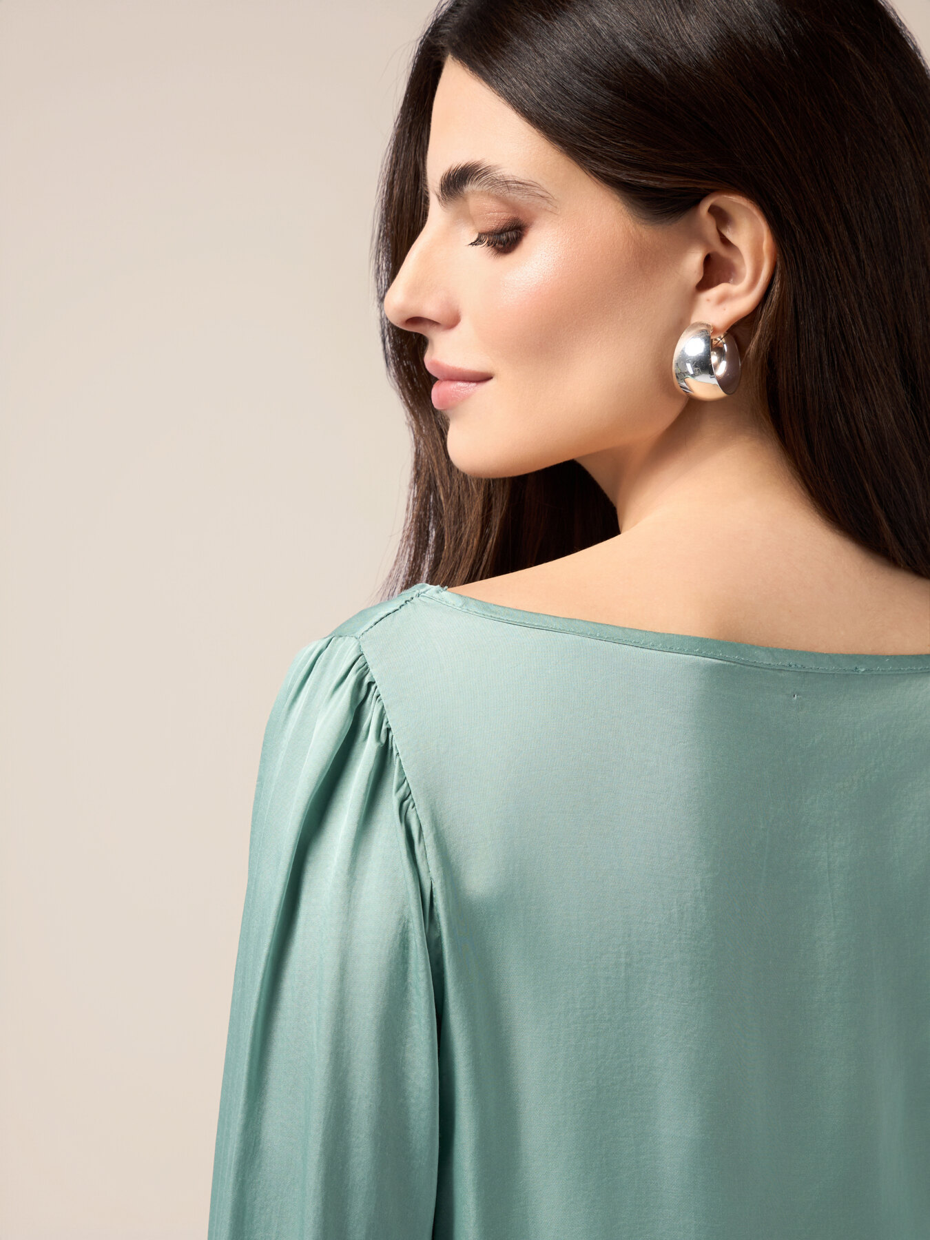 Blusa maniche lunghe in raso di viscosa image number 2