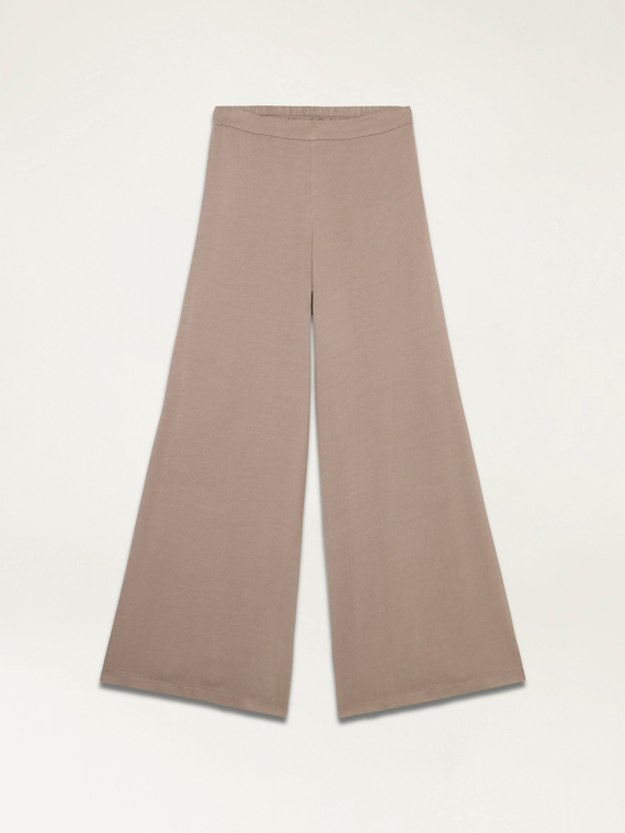 Wide leg trousers in flowing fabric