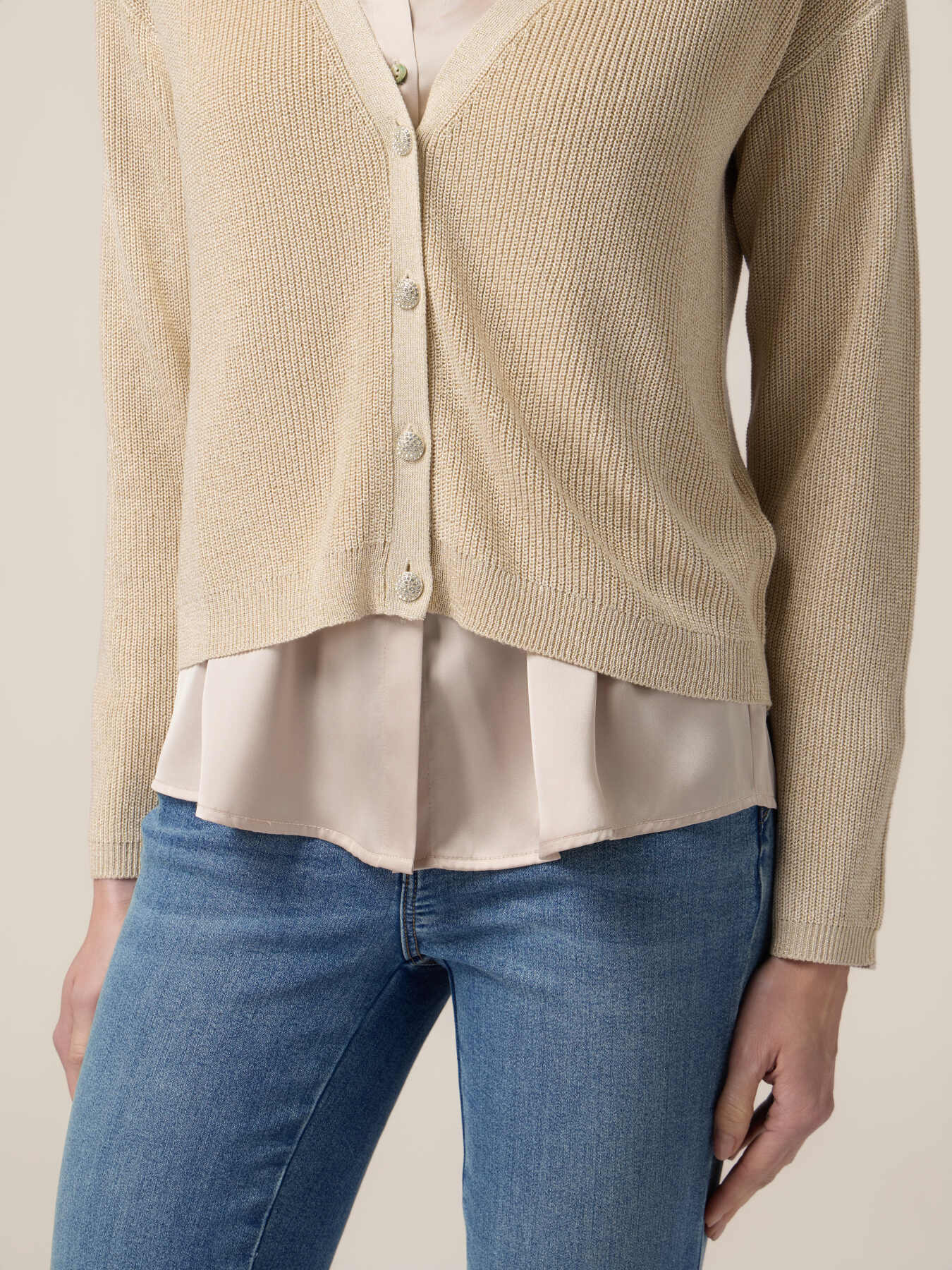 Lurex-Strickjacke mit Schmuckkn&ouml;pfen image number 2