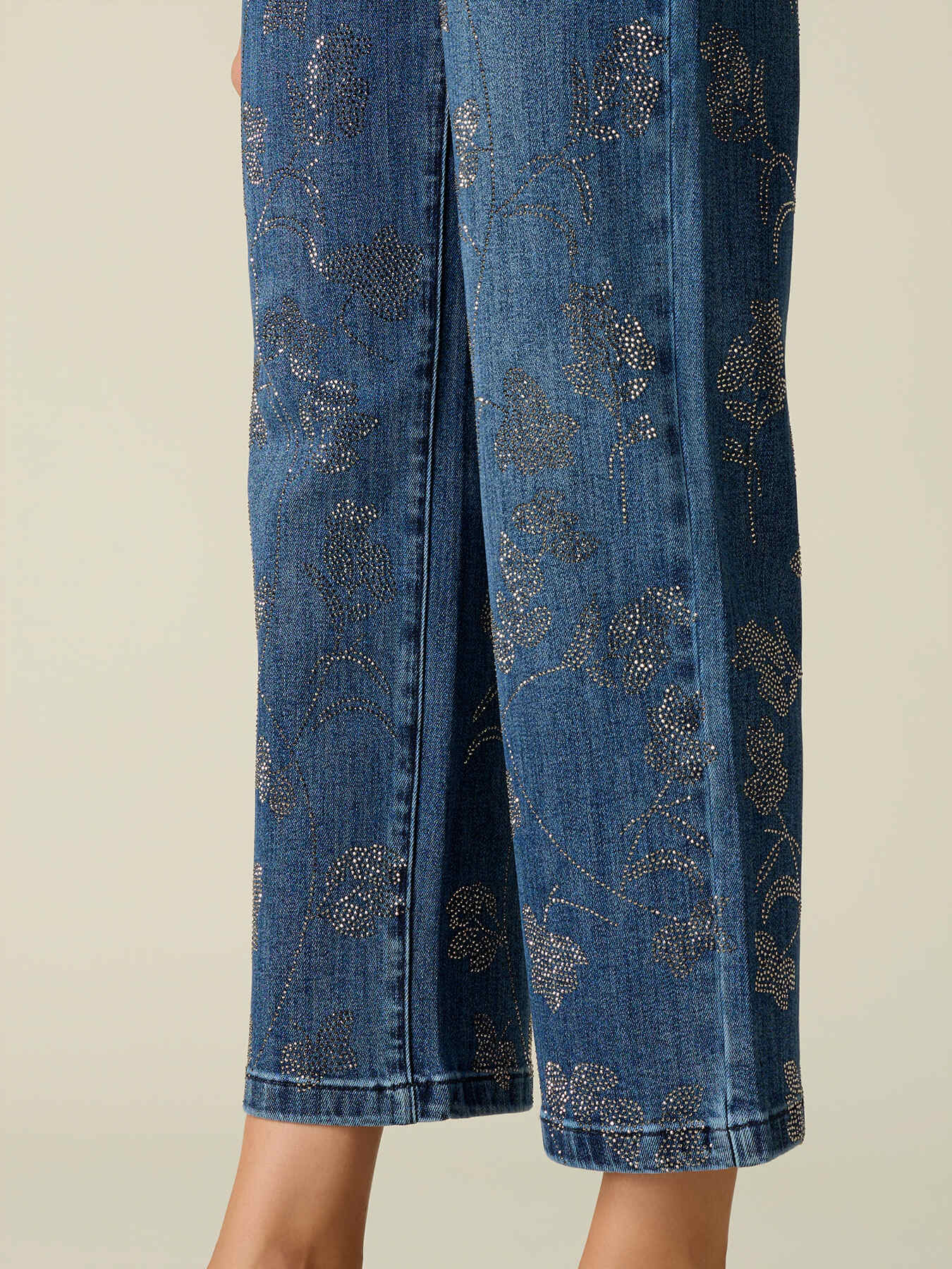Cropped-Jeans mit Kristallbesatz image number 2