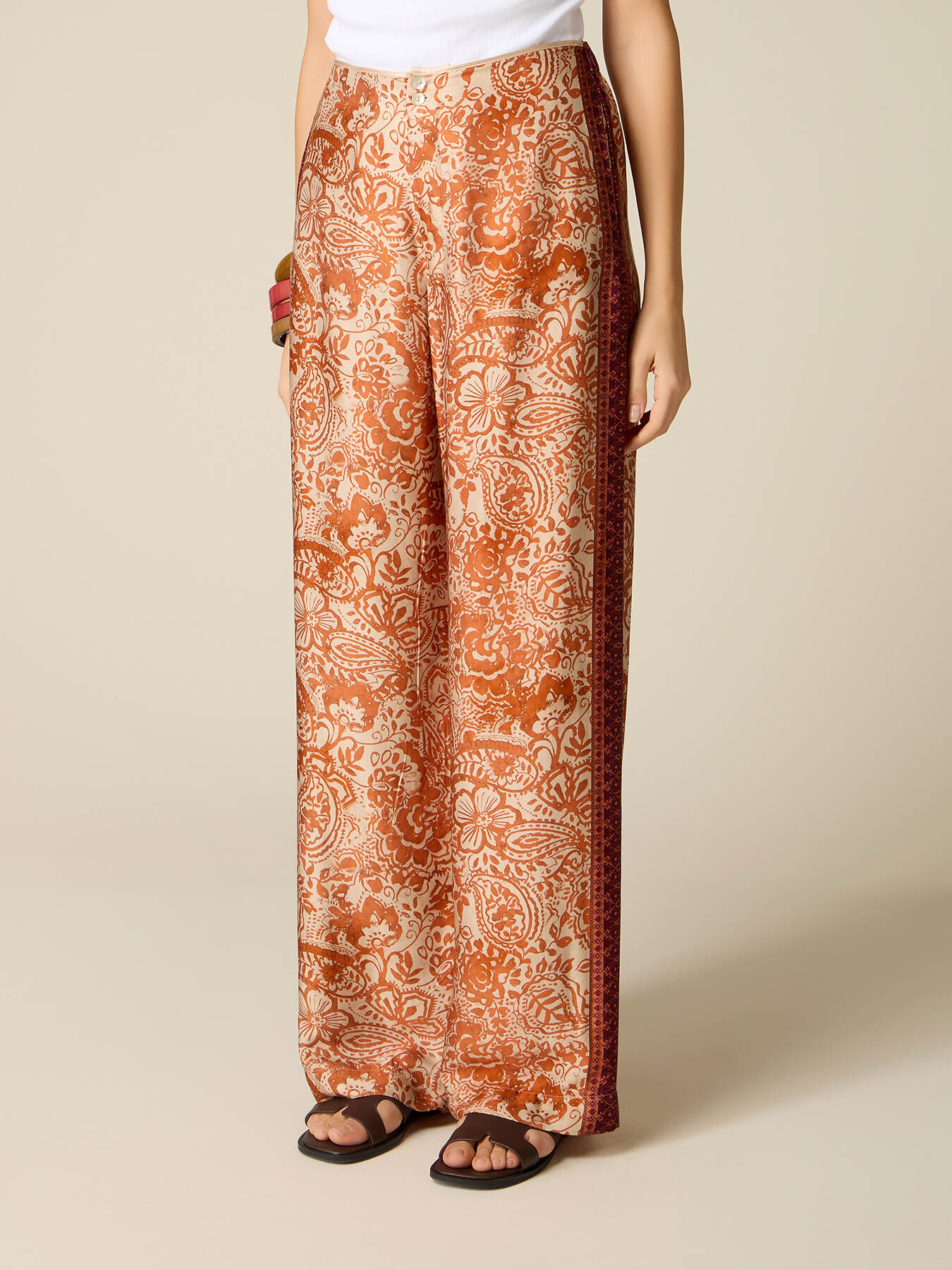 Pantalon palazzo en satin fantaisie image number 3