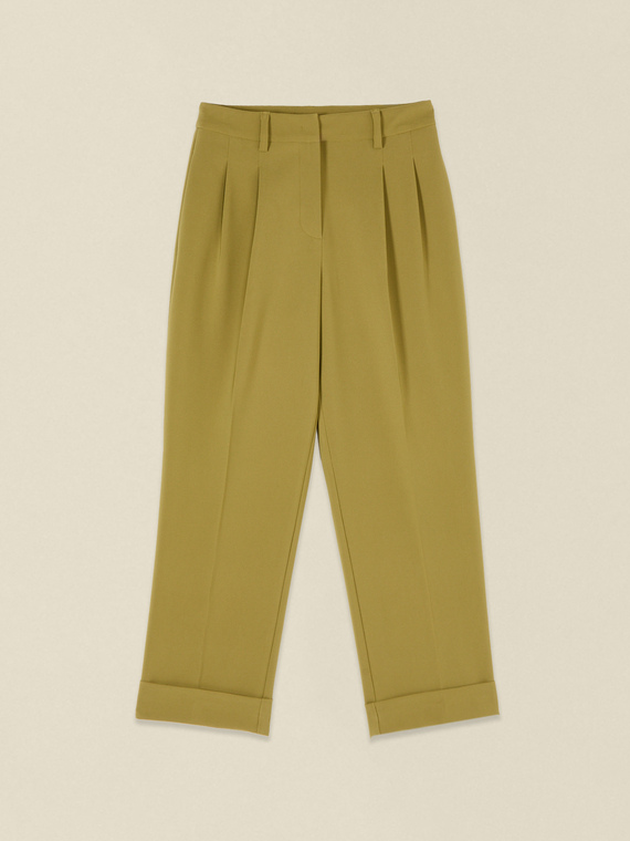 Cropped pleated trousers
