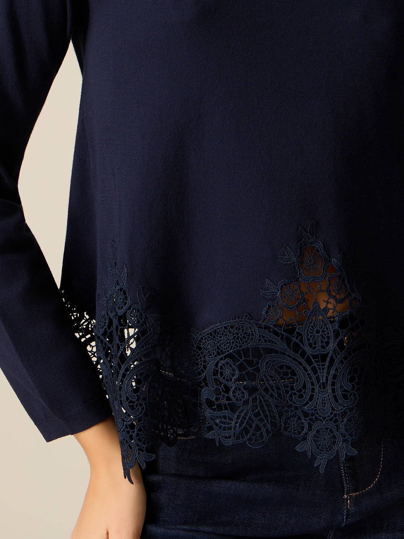 Maglia misto viscosa con inserto in pizzo image number 2