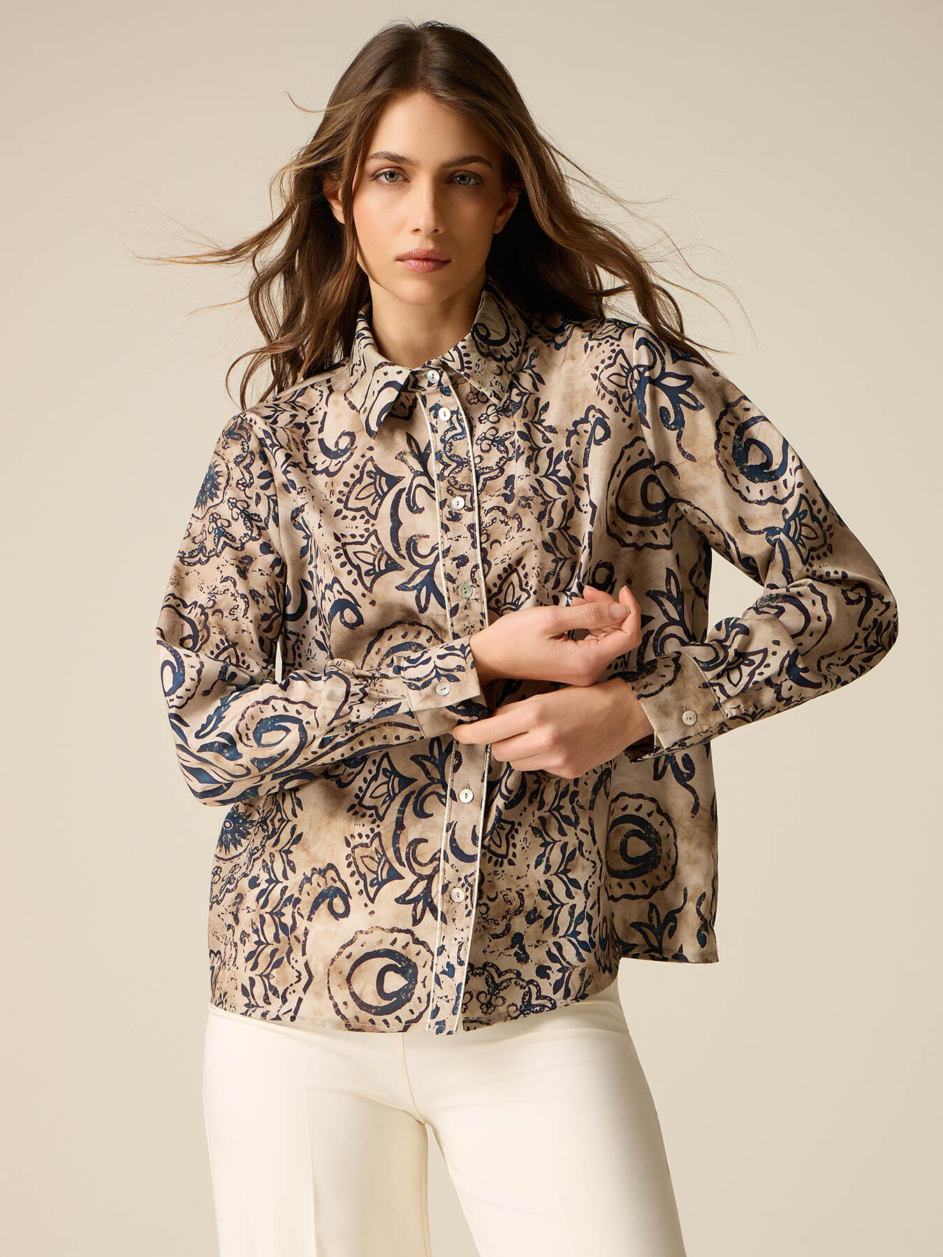 Patterned satin shirt image number 0