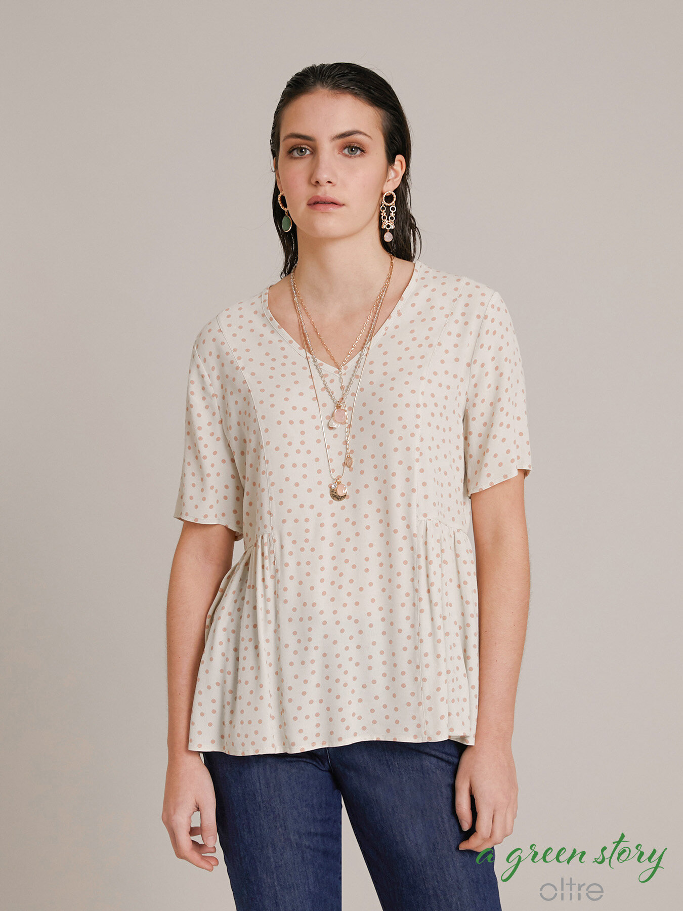 Short-sleeved polka dot blouse image number 0