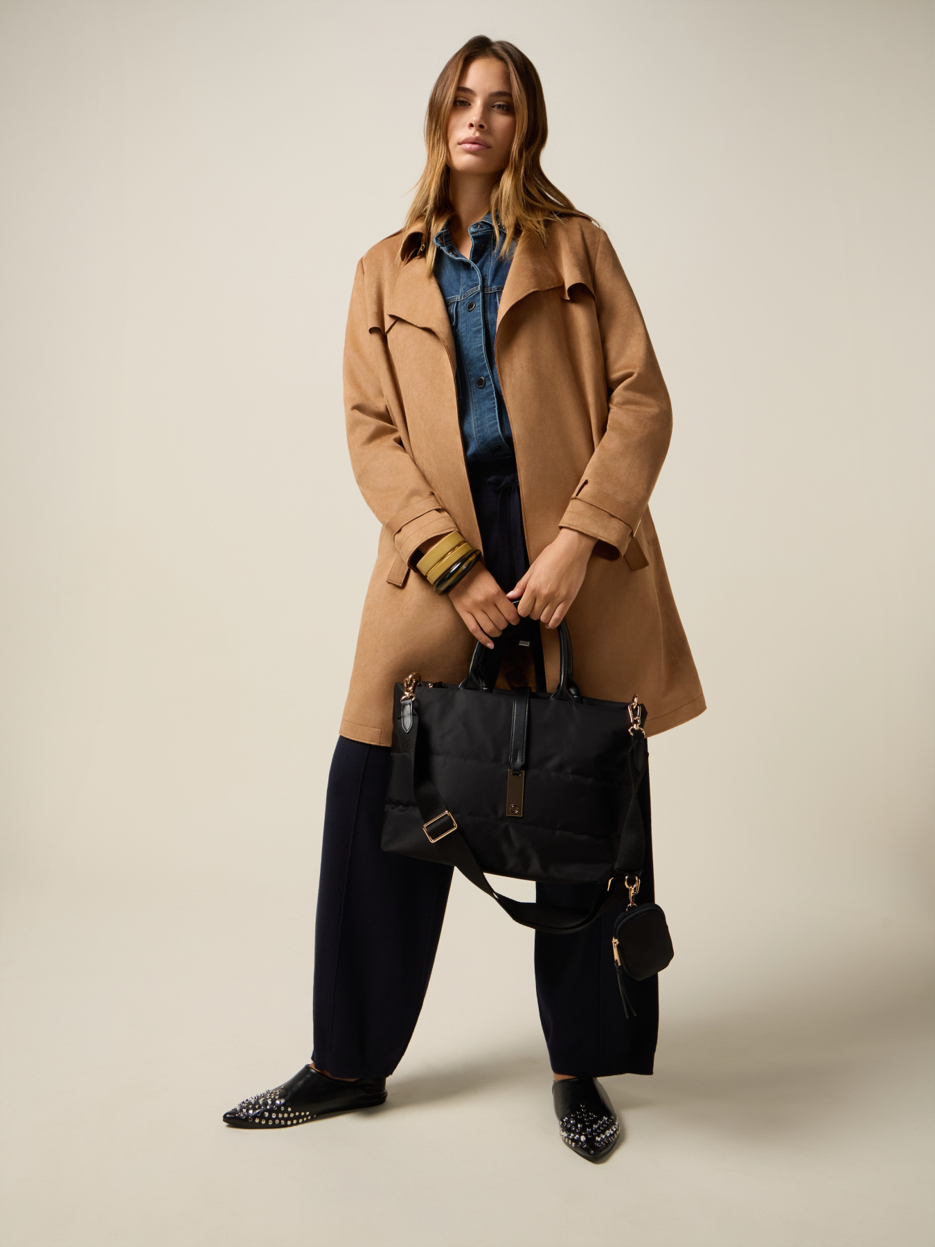 Gabardina con cintur&oacute;n en la cintura image number 3