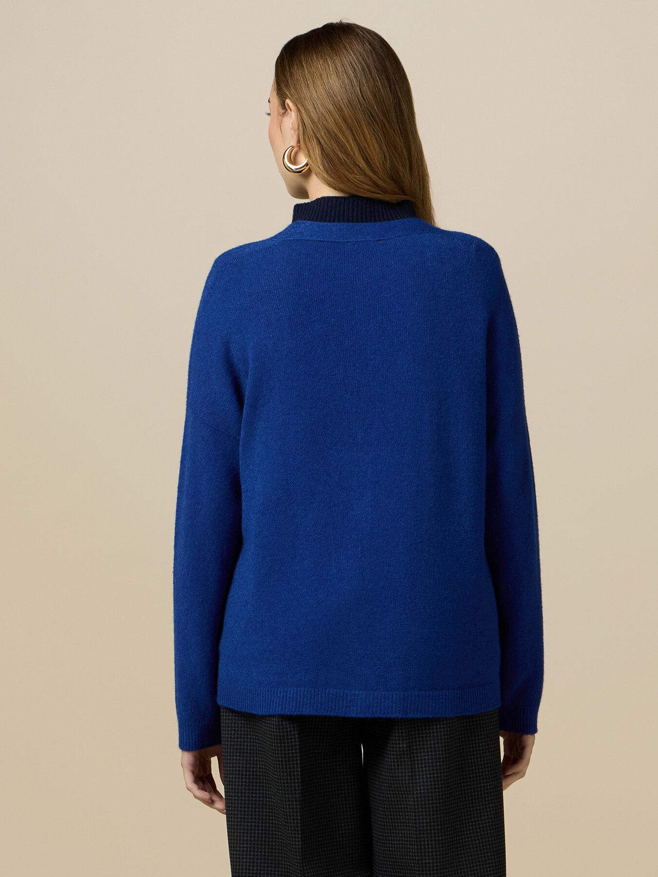 V-neck cardigan image number 1