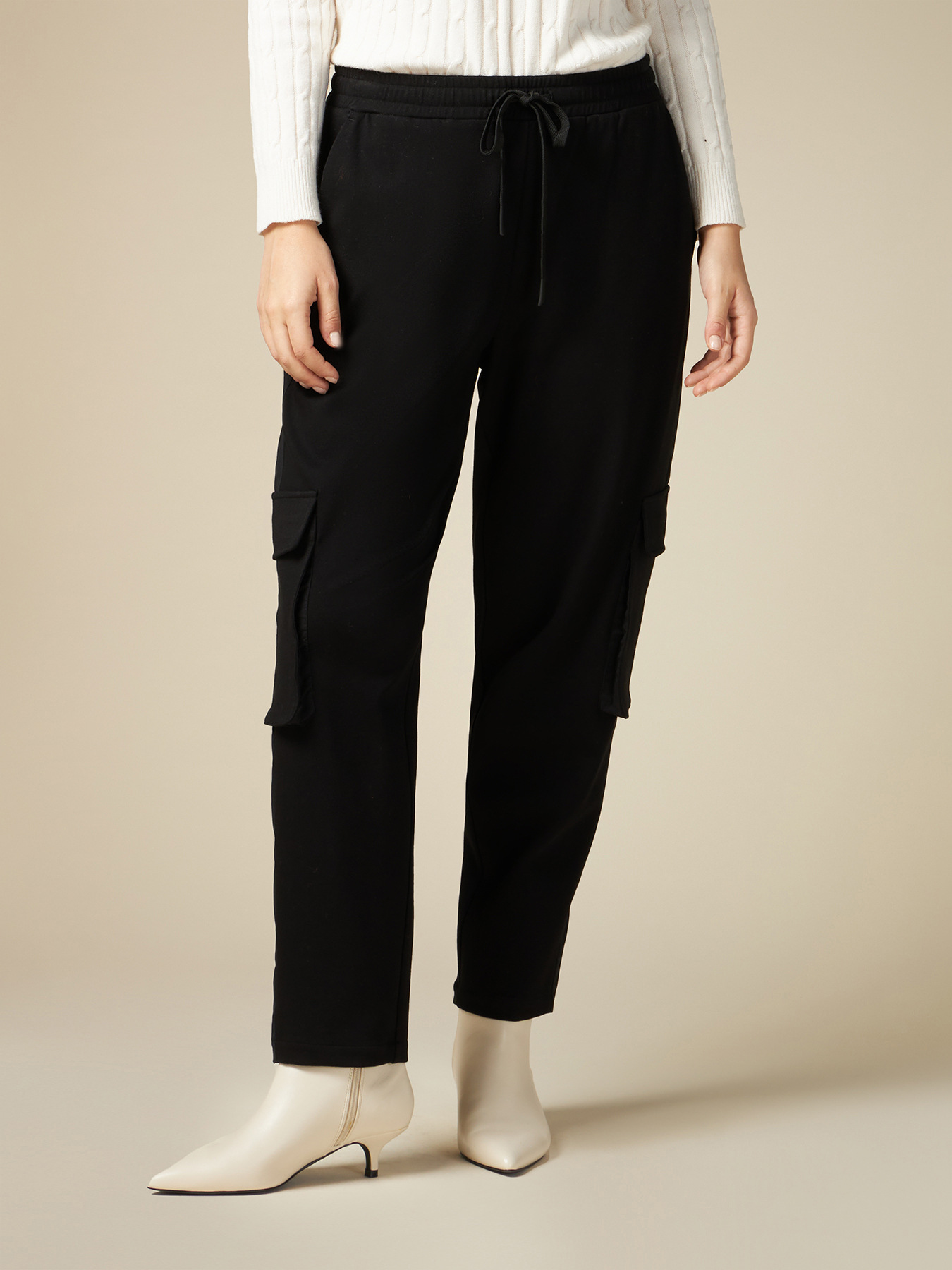 Joggers cargo de punto milano image number 3