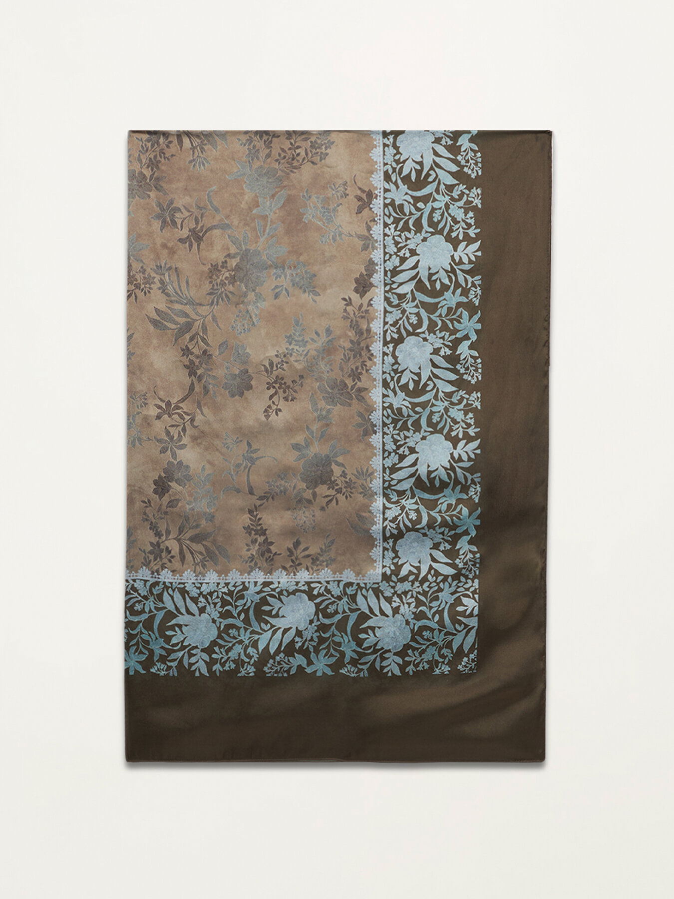 Maxi &eacute;charpe motif &agrave; fleurs image number 1