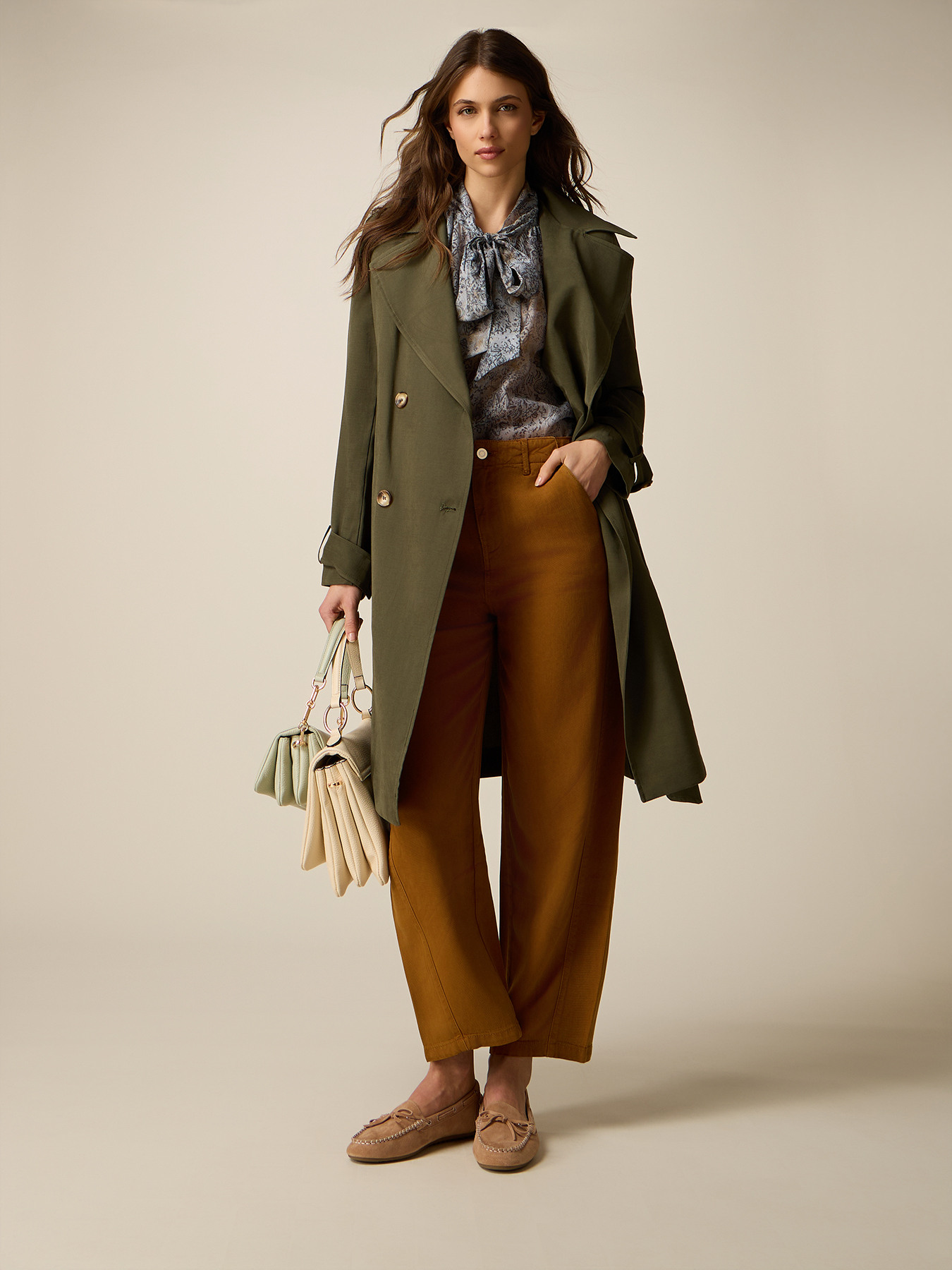 Pantalon cropped en satin de tencel image number 0