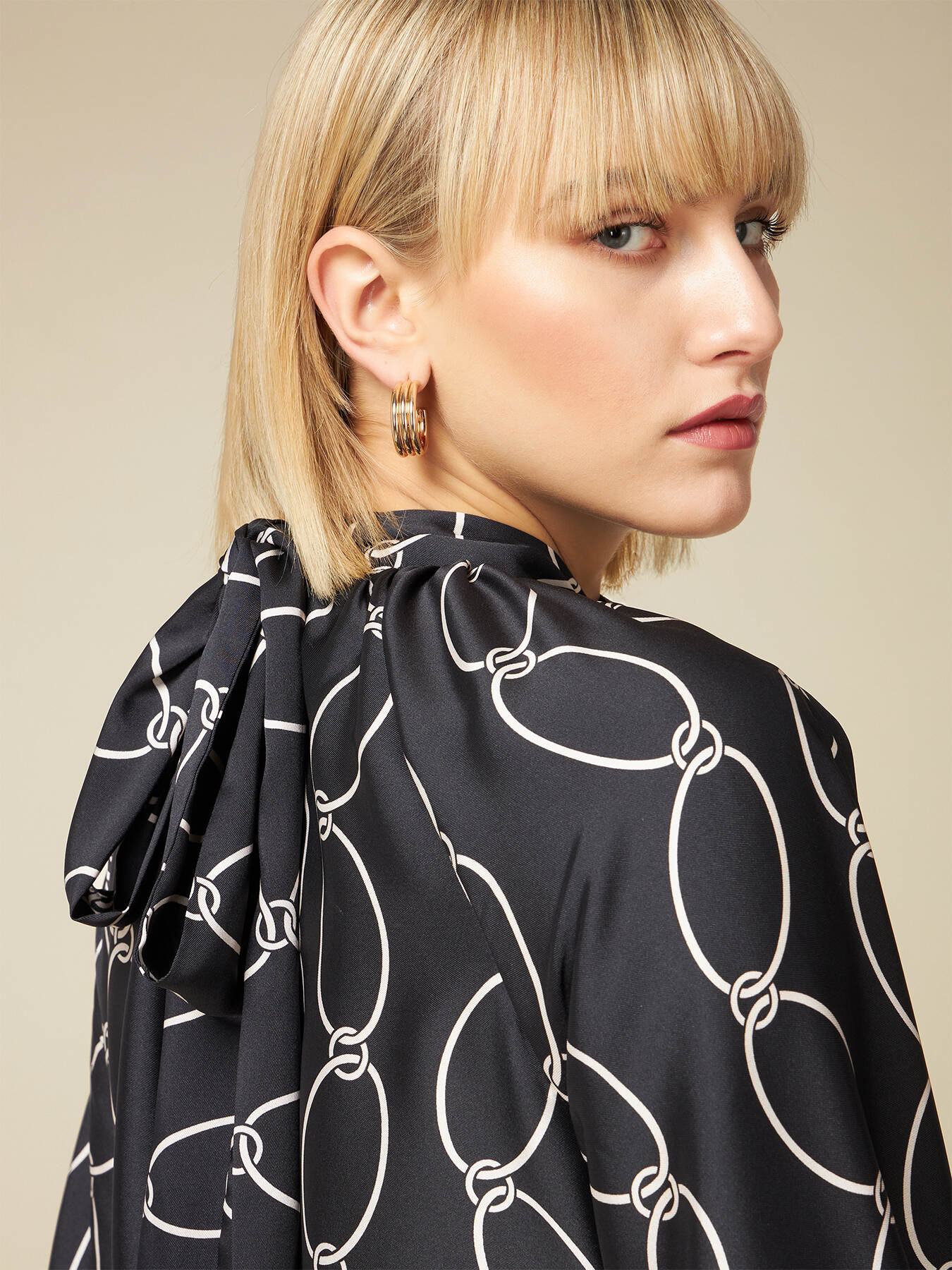 Dress with chain pattern image number 2