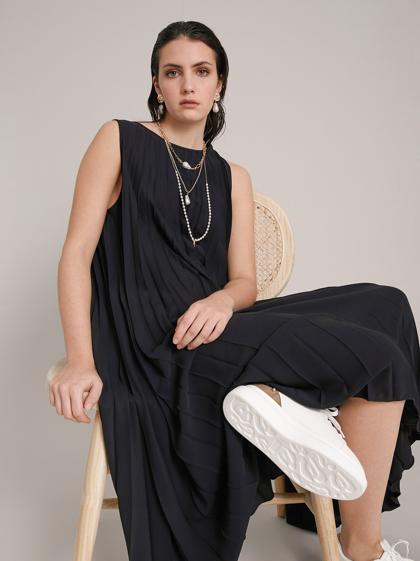 Vestido plisado sin mangas image number 0