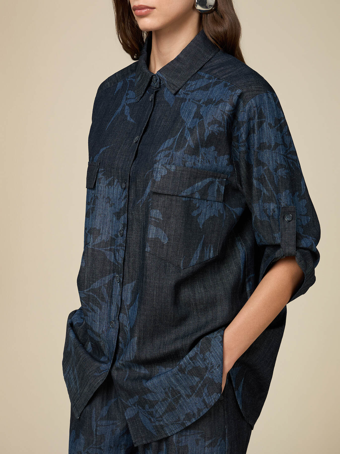 Camisa amplia de tejido vaquero estampado image number 2