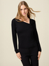 T-shirt slim con scollo asimmetrico image number 0
