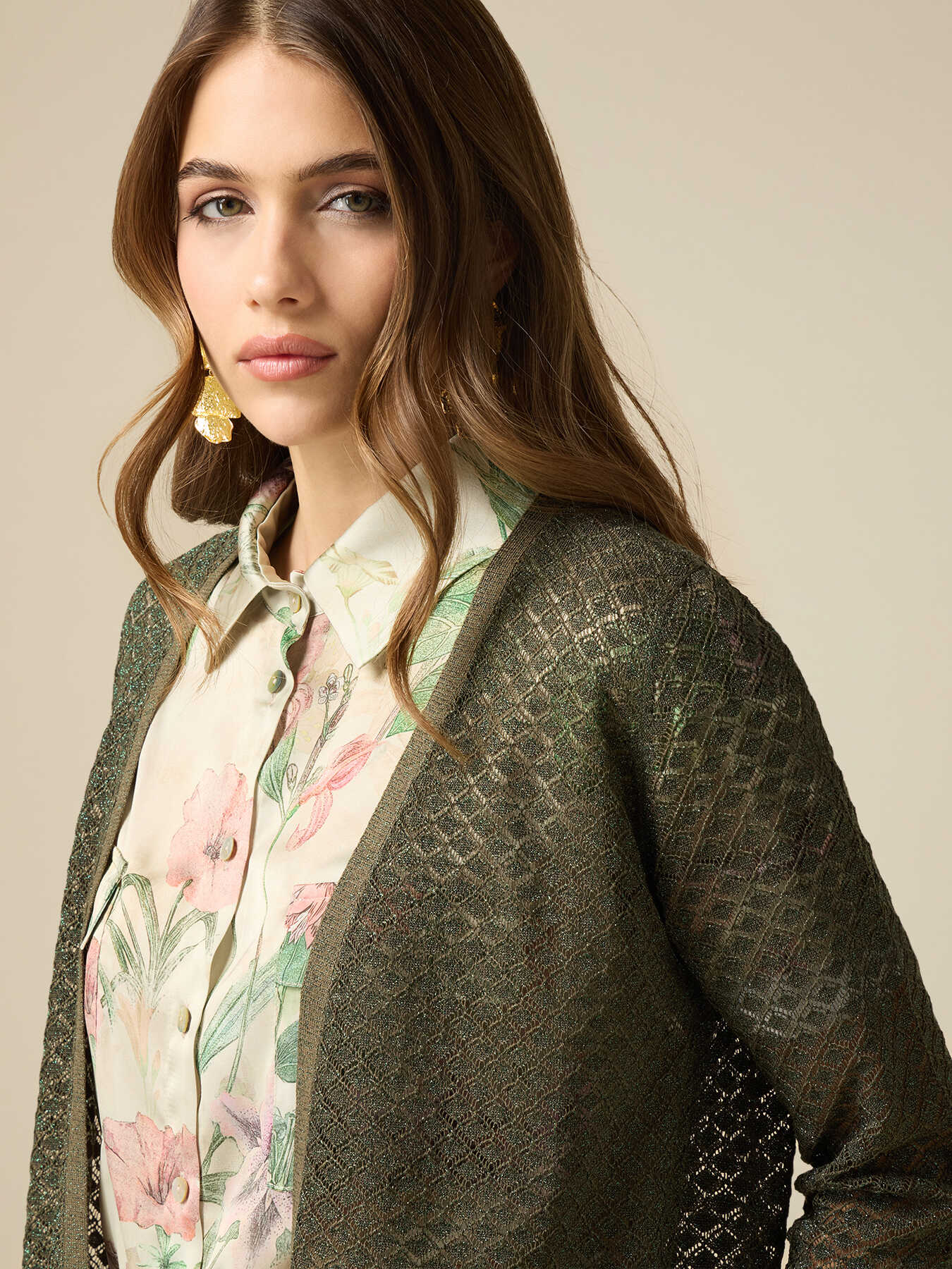 Kurzer Cardigan aus Lurex mit Lochmuster image number 2