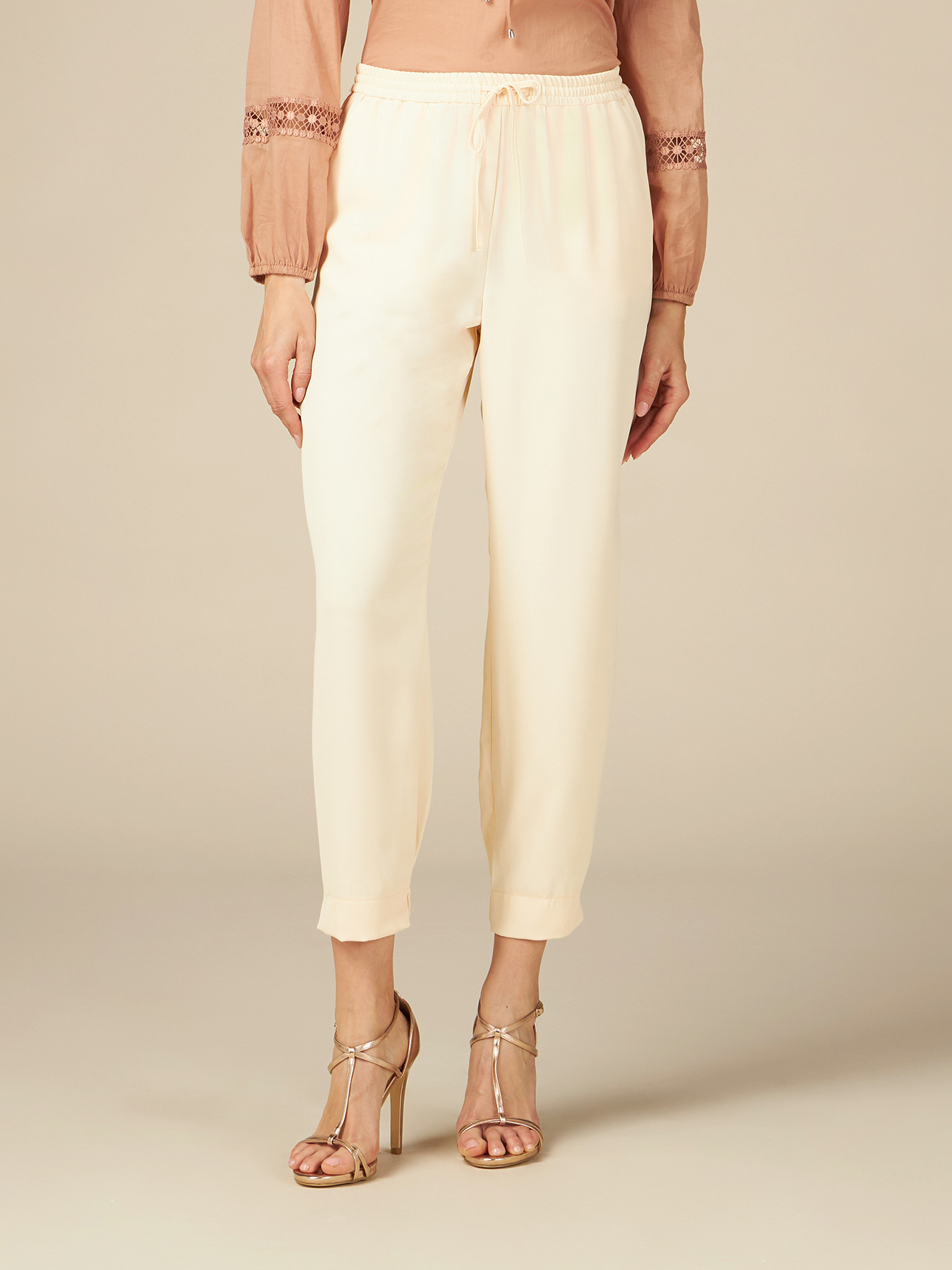 Flowing fabric Dubai joggers image number 3