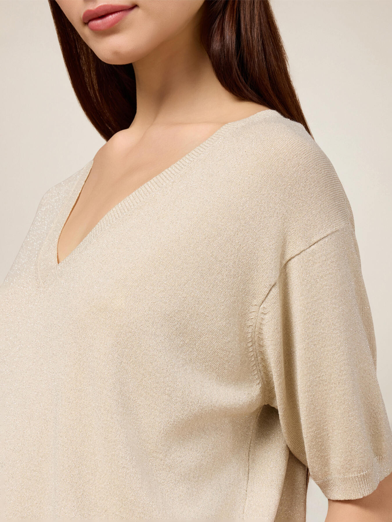 V-Ausschnitt-Pullover aus Lurex image number 2