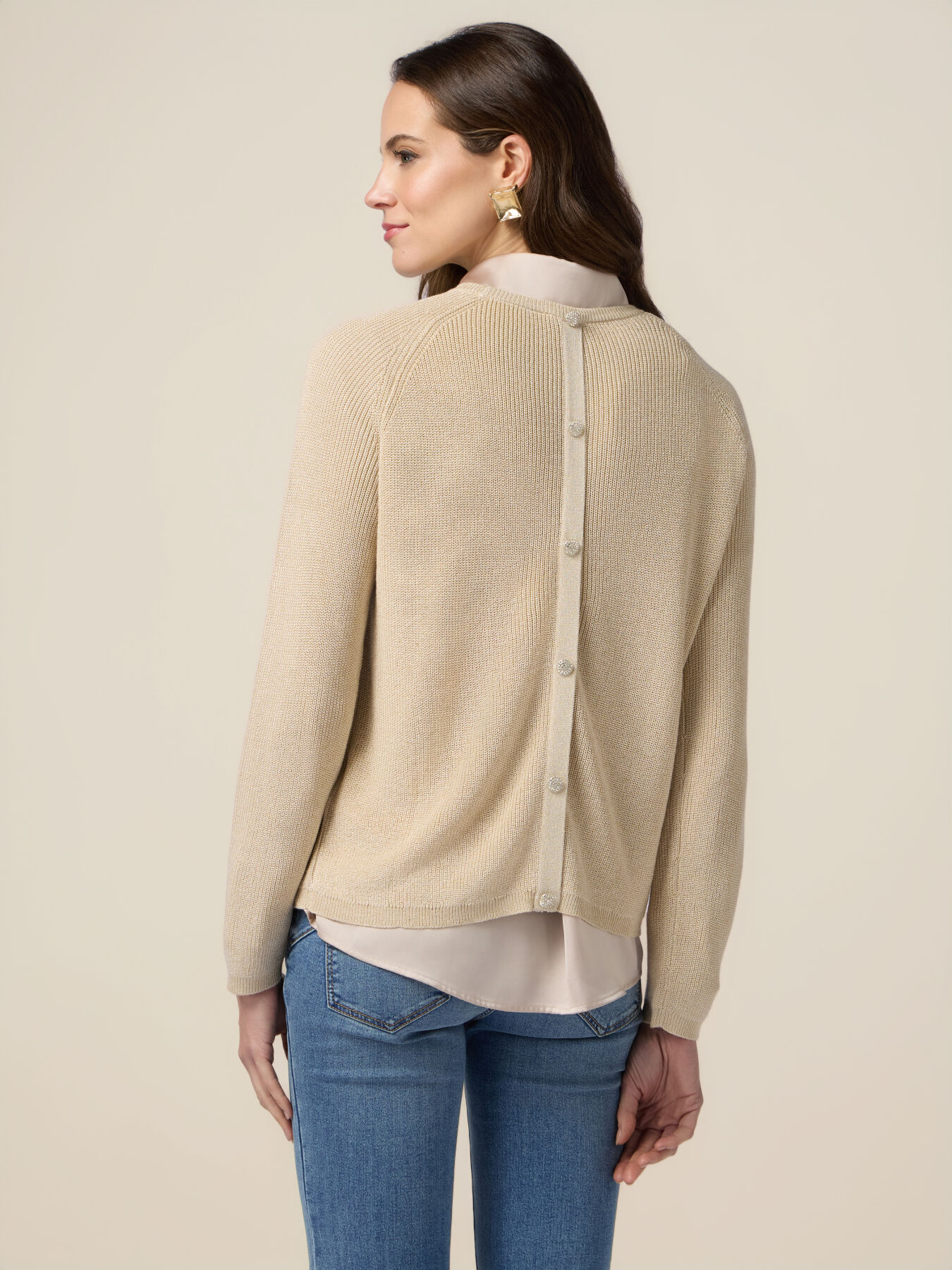 Pull col rond en lurex avec boutons au dos image number 1