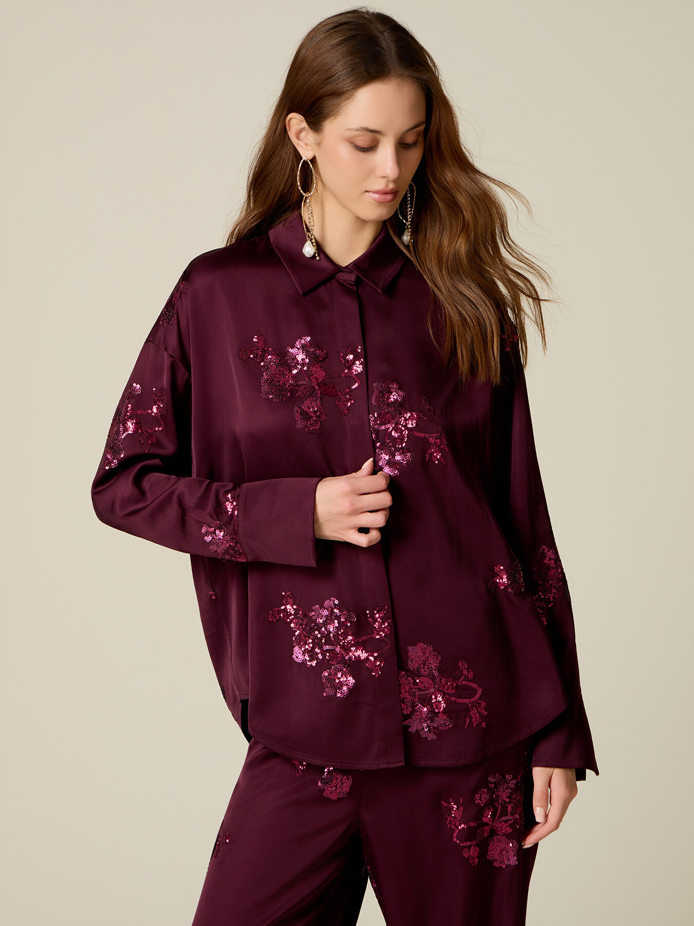 Chemise en satin avec broderie en paillettes image number 0
