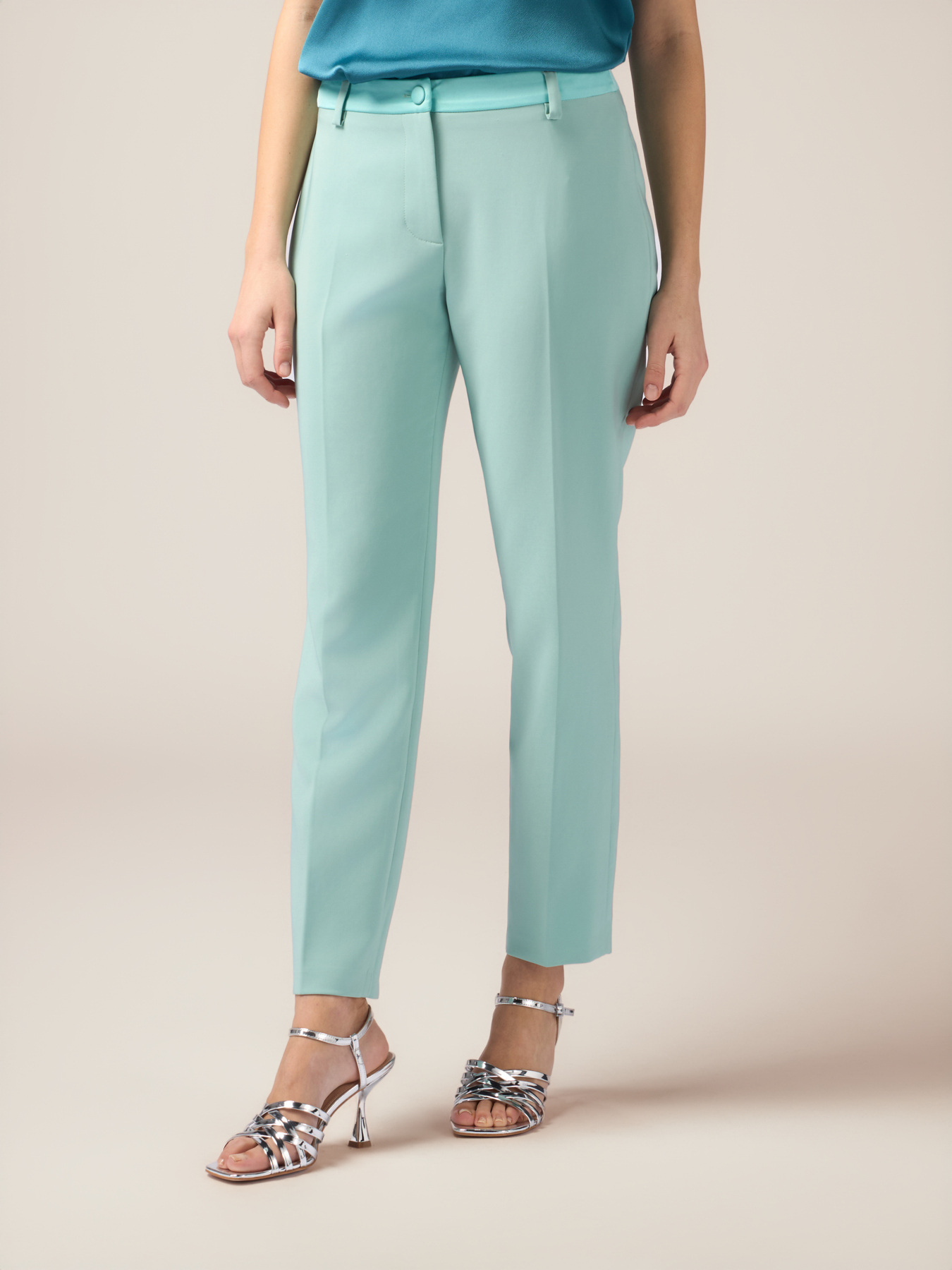 Pantalon avec d&eacute;tail en satin image number 3