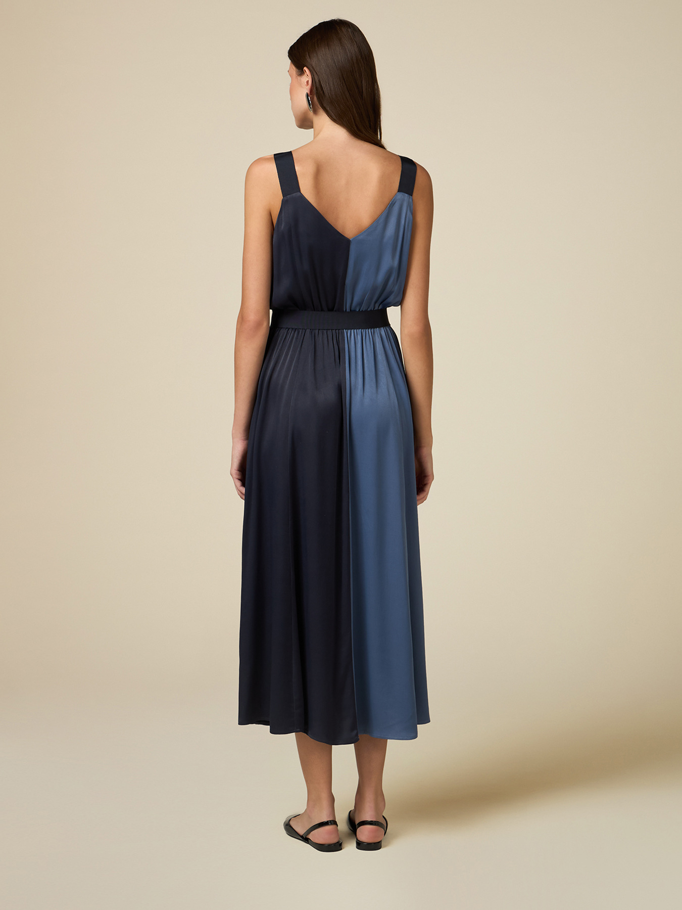 Zweifarbiges Kleid aus Viskosesatin image number 1