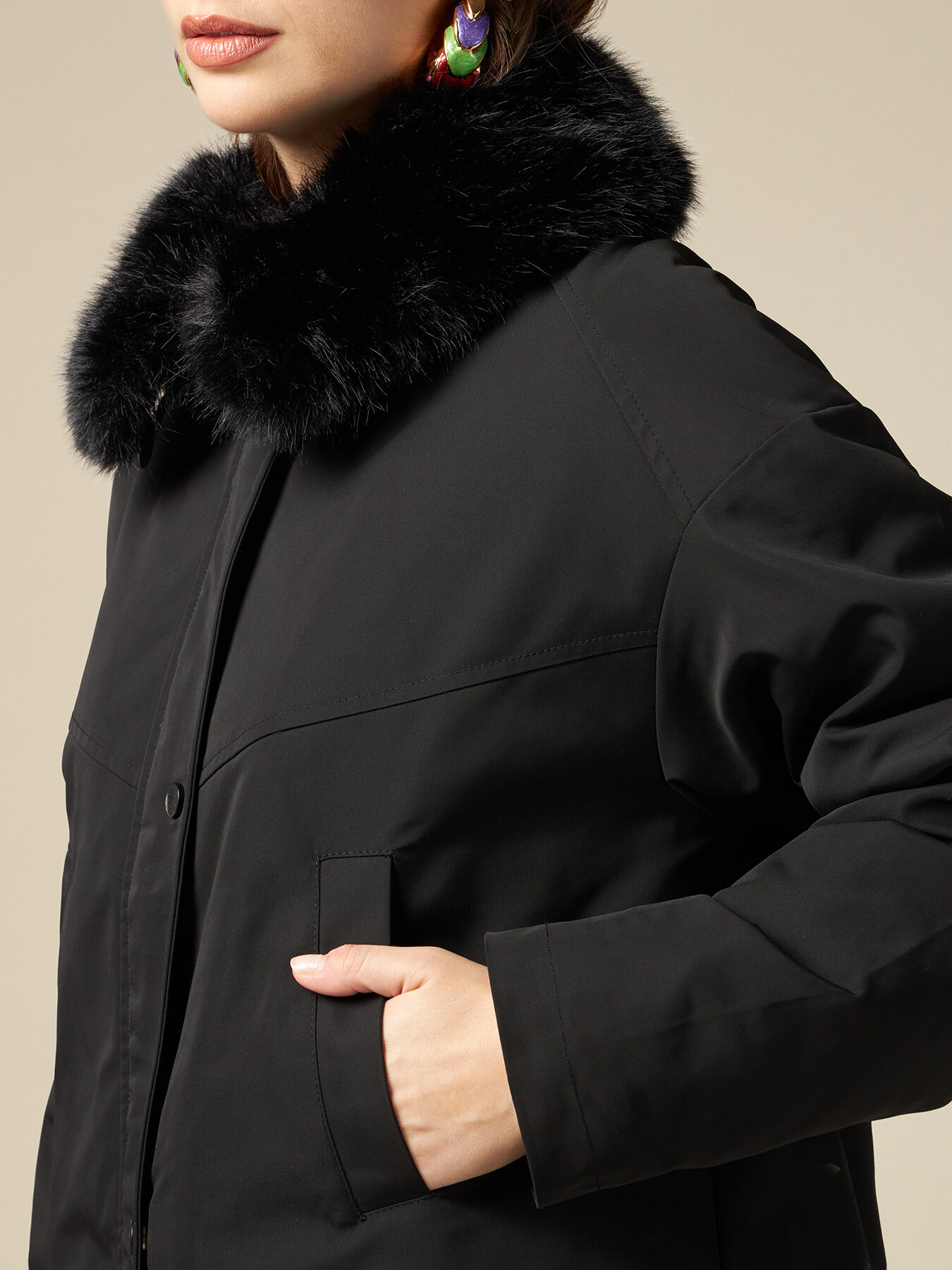 Parka corta con pelo sint&eacute;tico image number 2