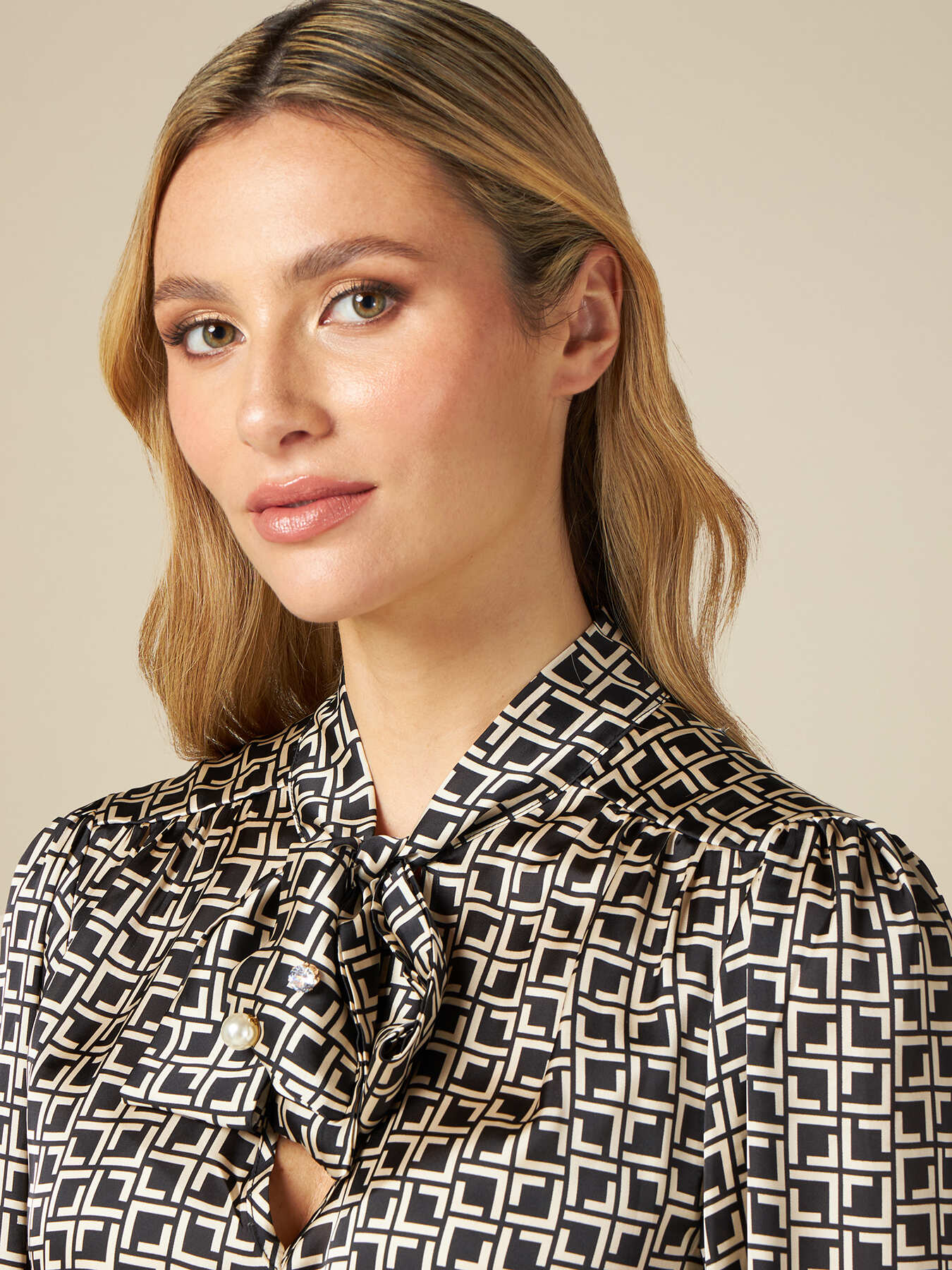 Blouse with optical pattern image number 2