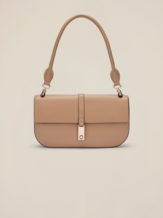 Shoulder bag with metal clasp