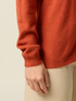 Pull en m&eacute;lange de viscose avec col en V image number 2