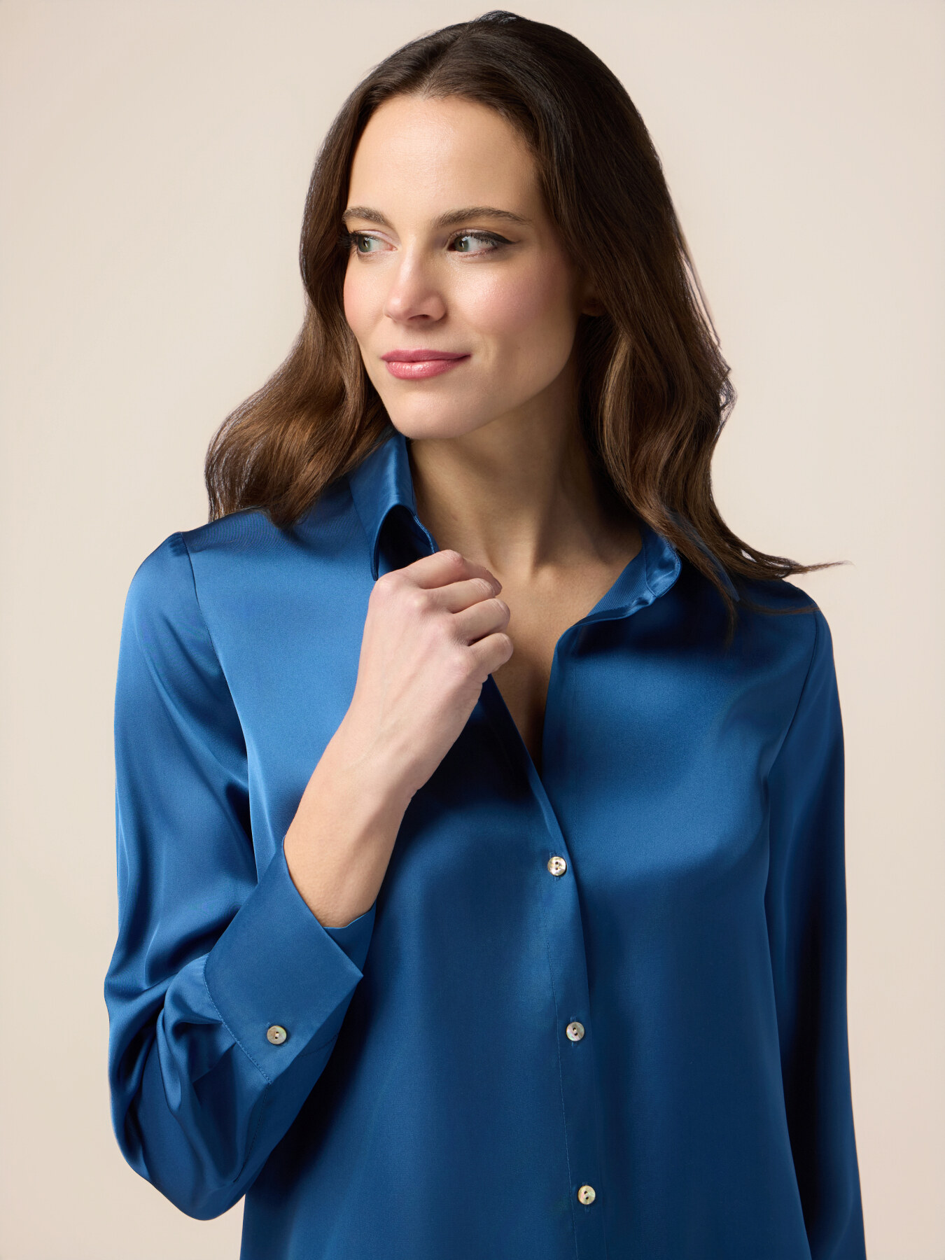 Solid color satin shirt image number 2