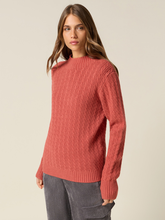 Rollkragenpullover mit Zopfmuster